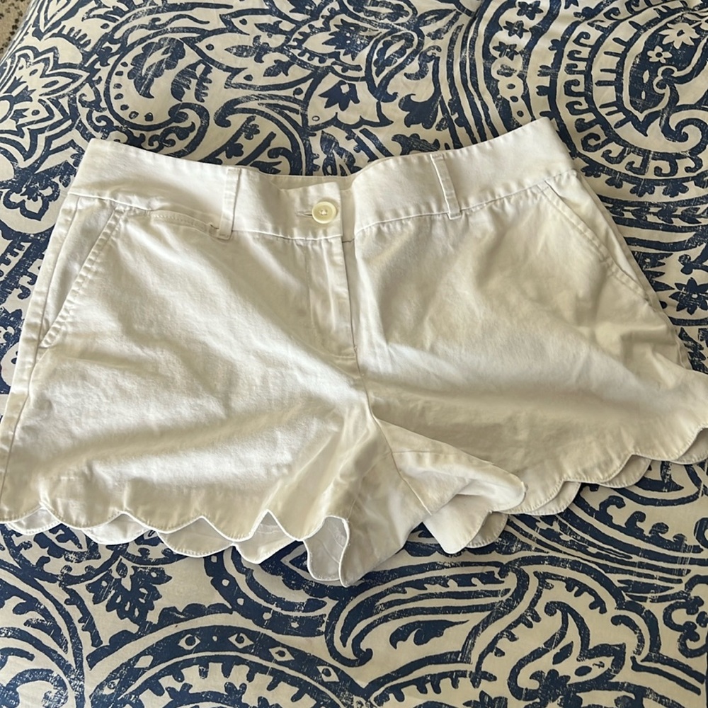 Women's White Scalloped Hem Shorts